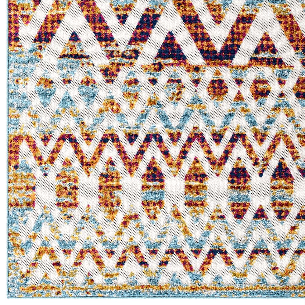 Tamako Diamond and Chevron Moroccan Trellis 5x8 Indoor / Outdoor Area Rug. Picture 2