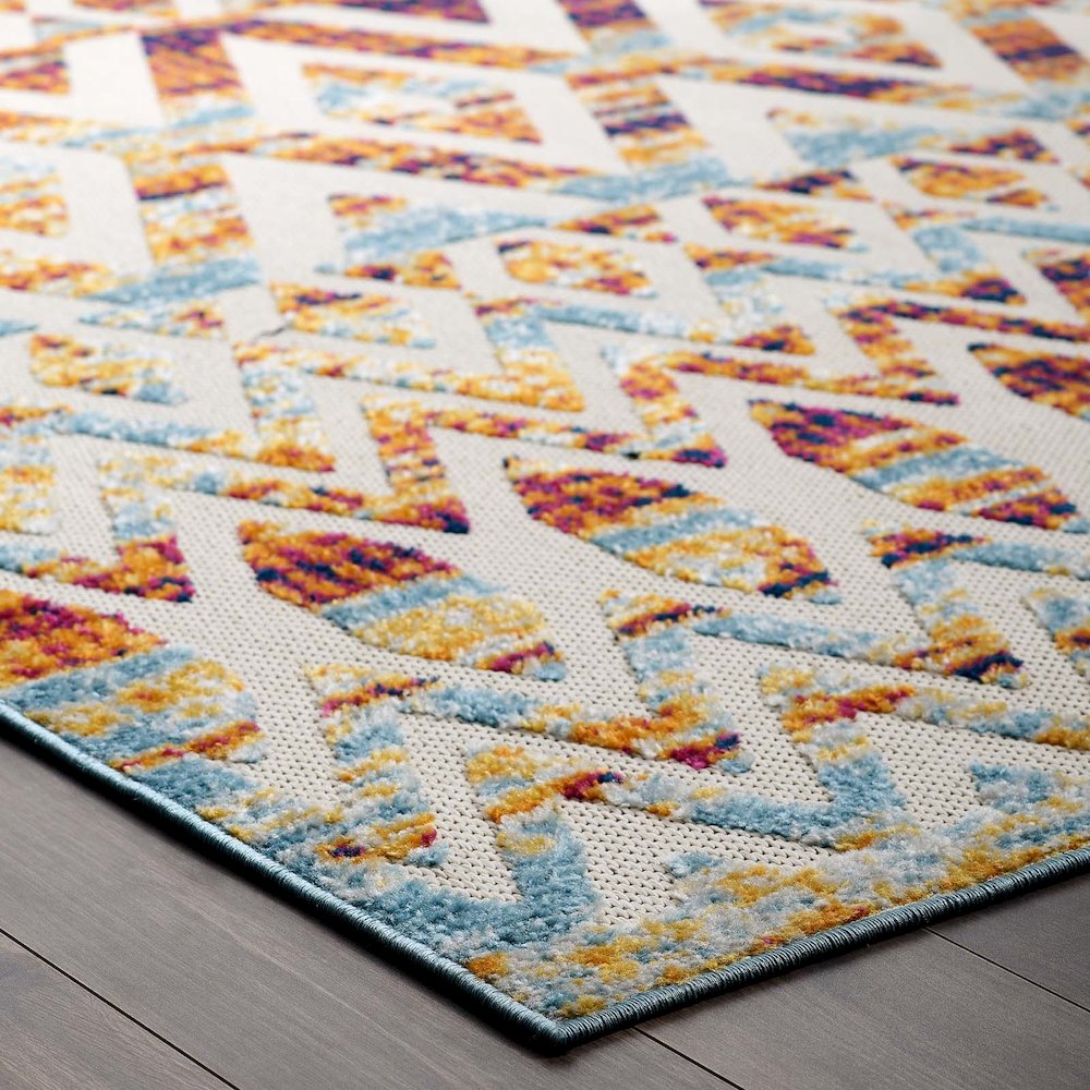 Tamako Diamond and Chevron Moroccan Trellis 5x8 Indoor / Outdoor Area Rug. Picture 9