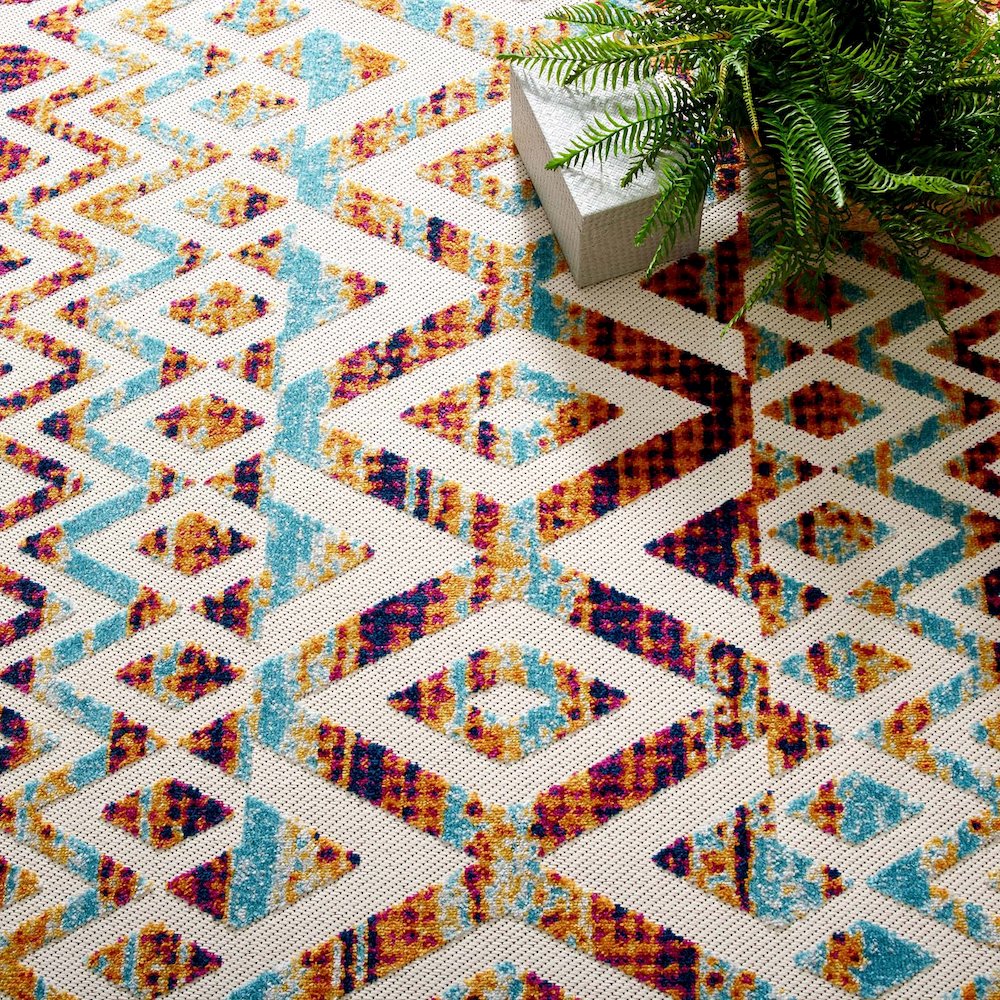 Tamako Diamond and Chevron Moroccan Trellis 5x8 Indoor / Outdoor Area Rug. Picture 7