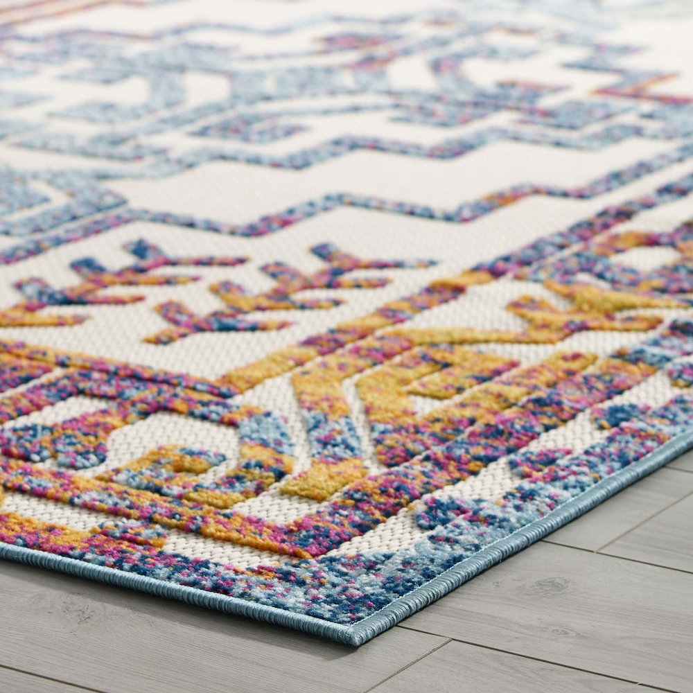 Nyssa Distressed Geometric Southwestern Aztec 5x8 Indoor/Outdoor Area Rug. Picture 9
