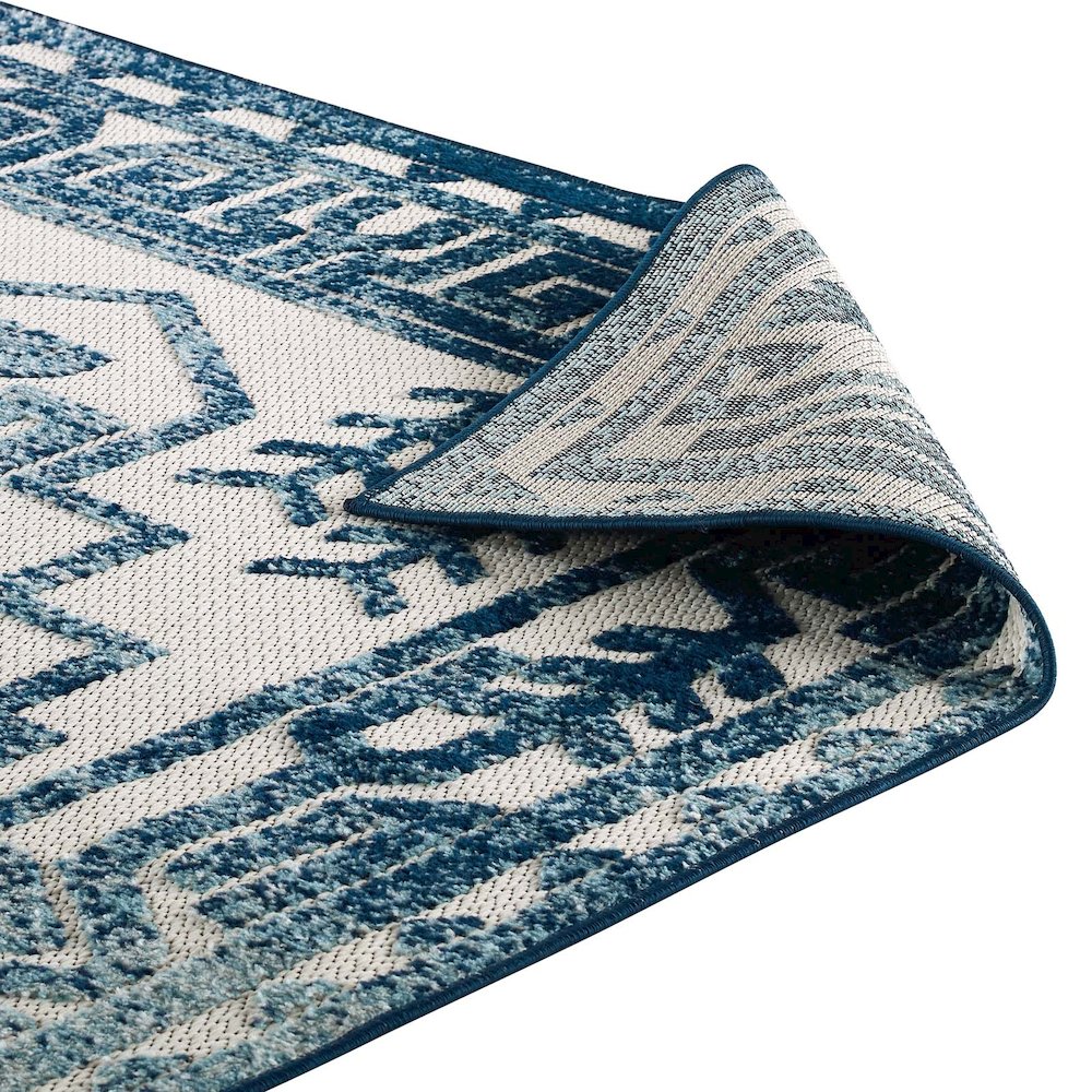 Nyssa Distressed Geometric Southwestern Aztec 5x8 Indoor/Outdoor Area Rug. Picture 4
