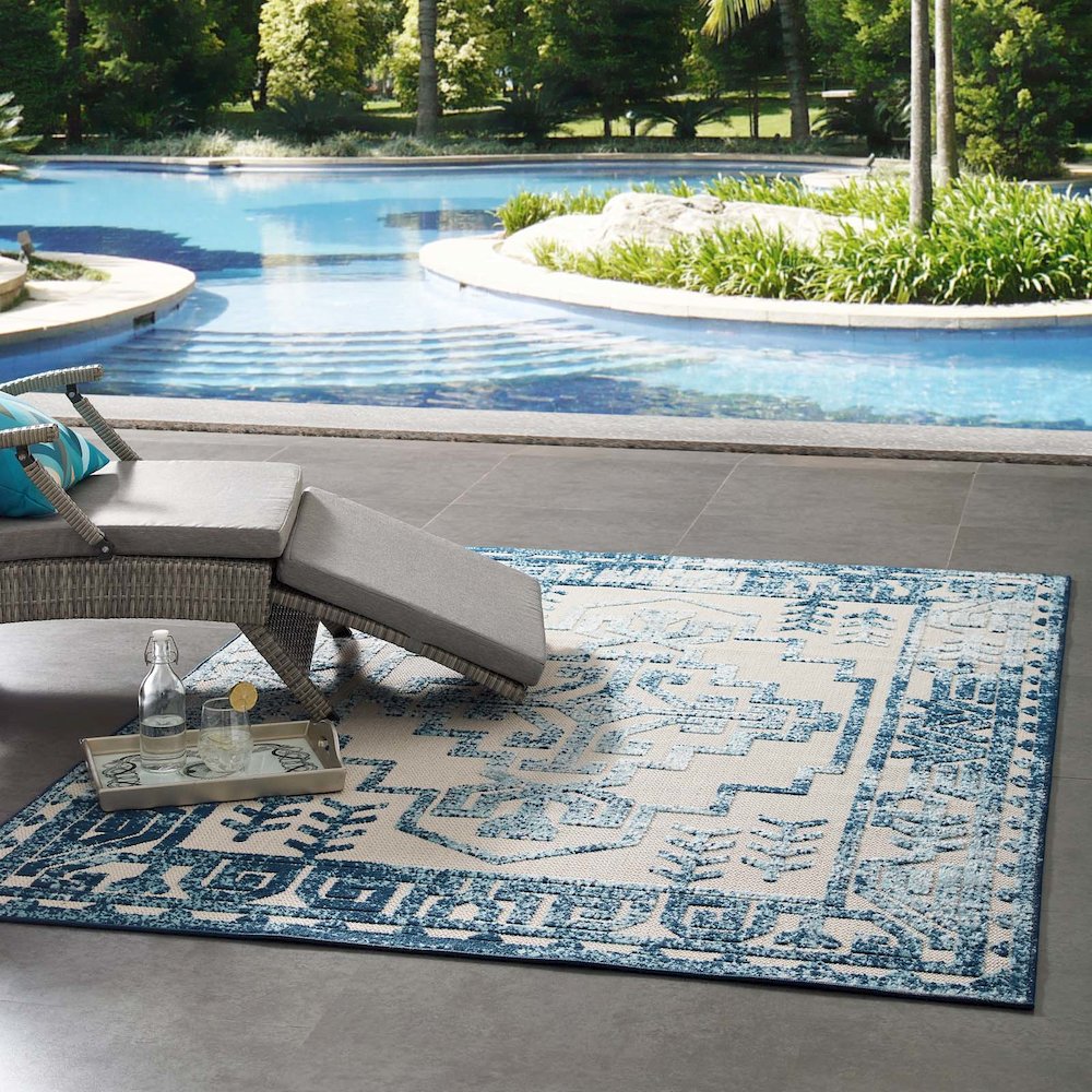 Nyssa Distressed Geometric Southwestern Aztec 5x8 Indoor/Outdoor Area Rug. Picture 6