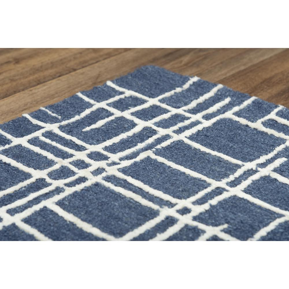5' x 8' Hand-Tufted Rectangle Rug. Picture 4
