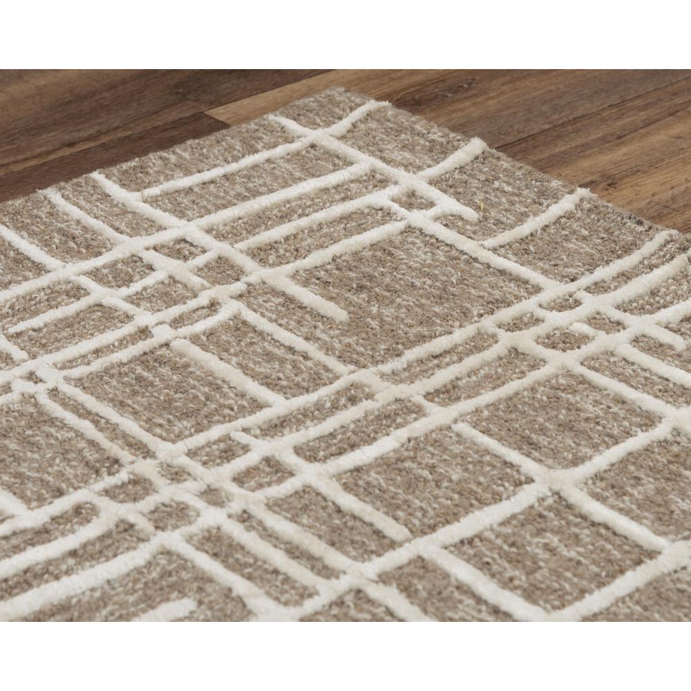 5' x 8' Hand-Tufted Rectangle Rug. Picture 4