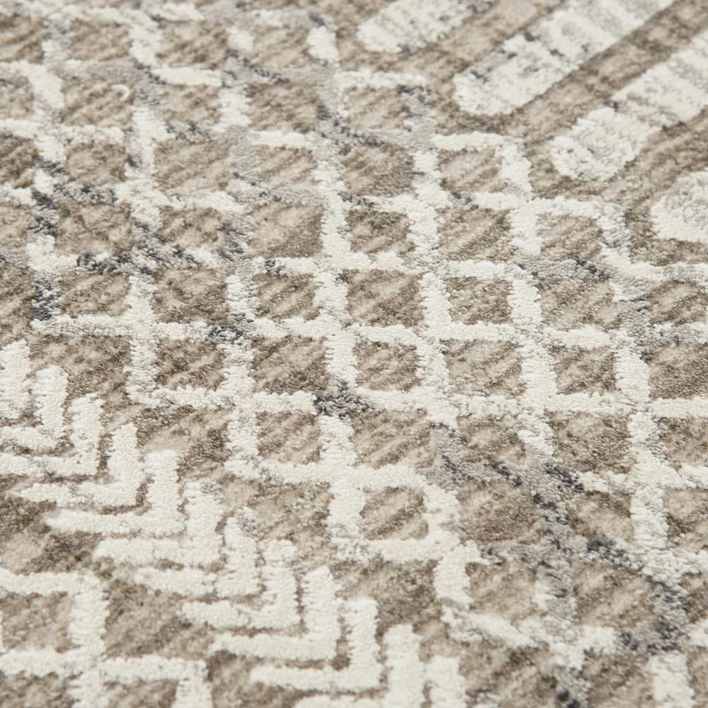 5' x 8' Machine-Made Rectangle Rug. Picture 4