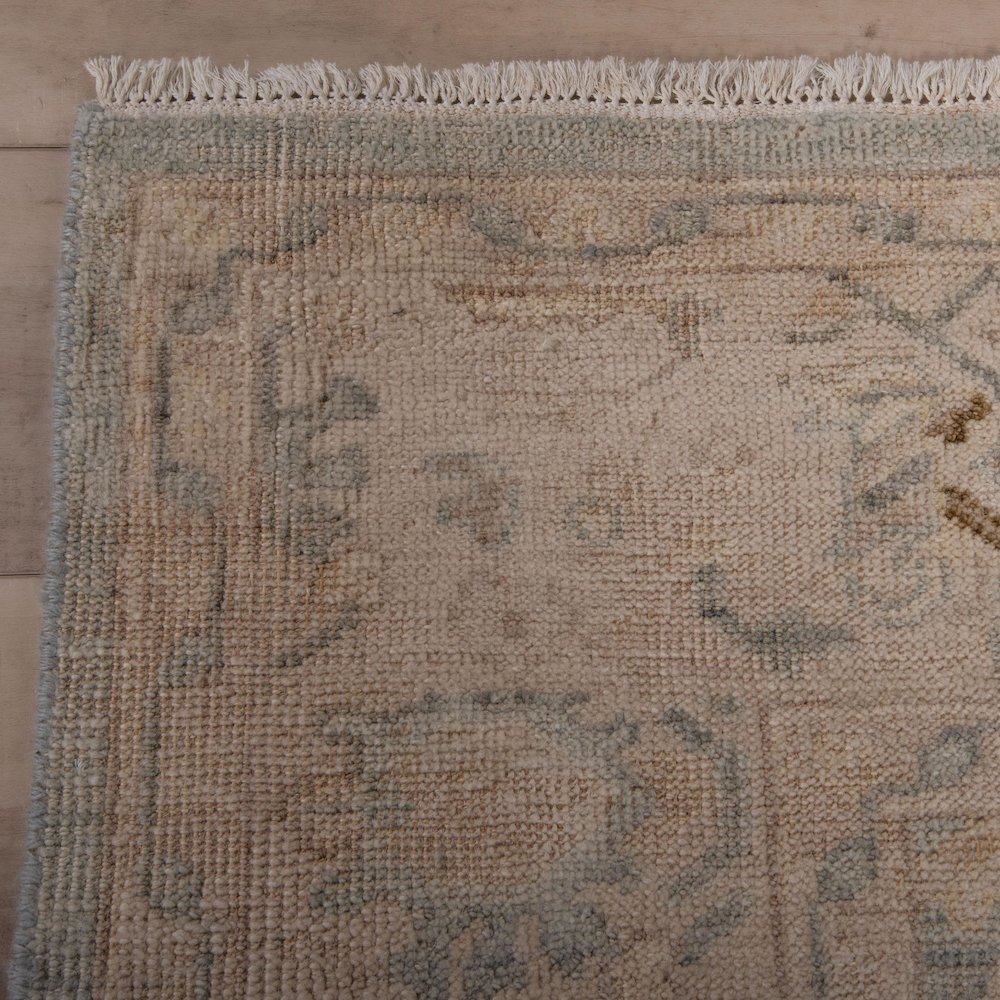 6' x 9' Cut Pile Hand Knotted  Rug. Picture 2