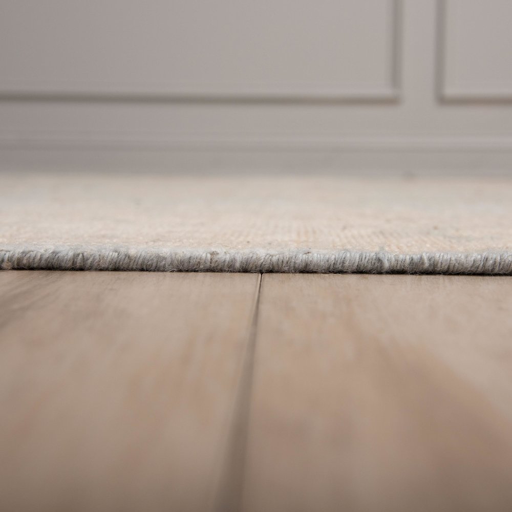 6' x 9' Cut Pile Hand Knotted  Rug. Picture 4