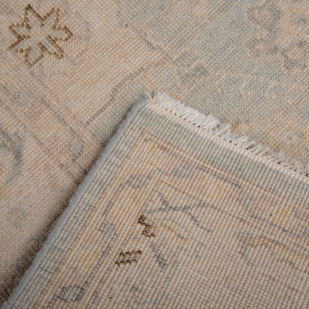6' x 9' Cut Pile Hand Knotted  Rug. Picture 6