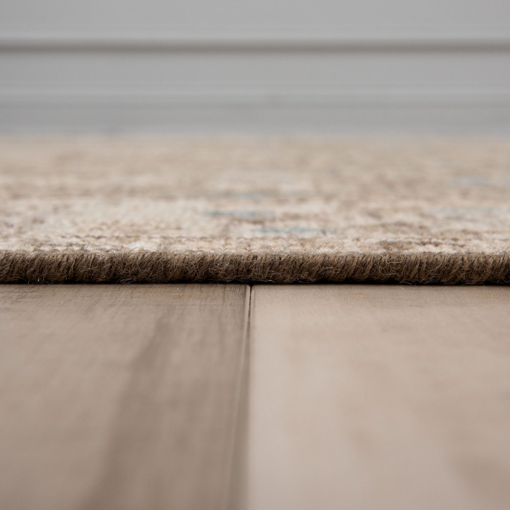 6' x 9' Cut Pile Hand Knotted  Rug. Picture 4