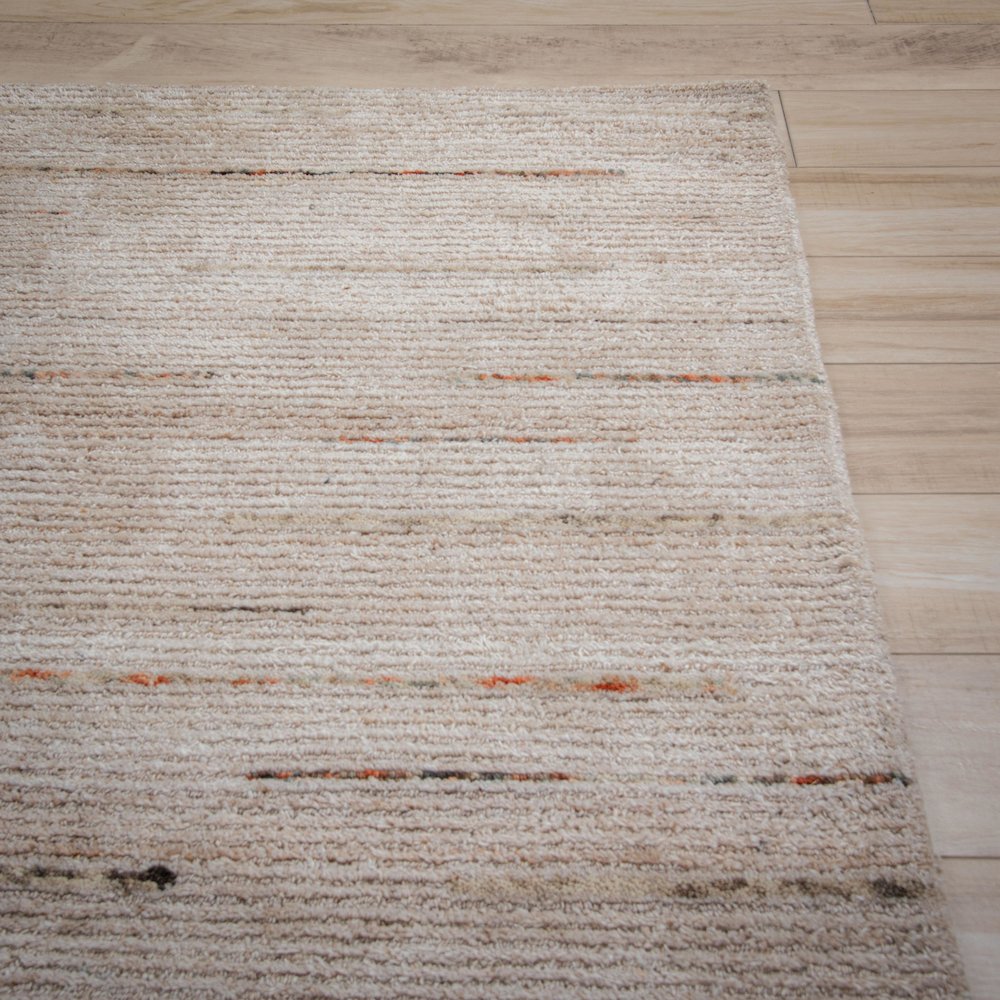 5' x 8' Cut & Loop Pile Hand Tufted Rug. Picture 7