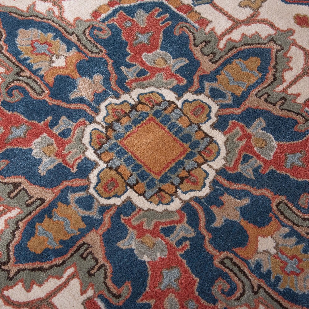 5' x 8' Cut Pile Hand Tufted Rug. Picture 3