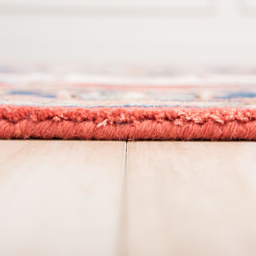 5' x 8' Cut Pile Hand Tufted Rug. Picture 4