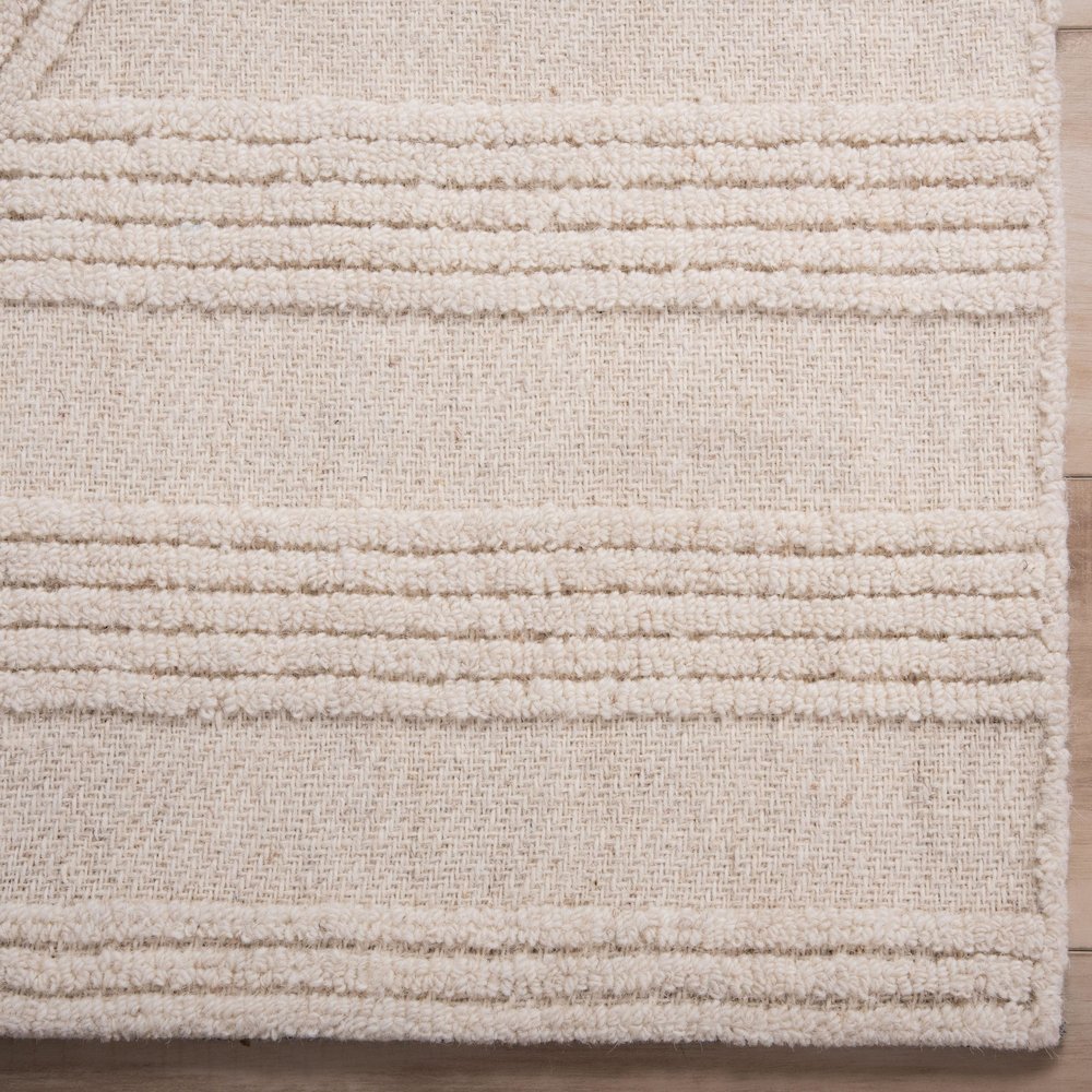5' x 8' Hand-Tufted Rectangle Rug. Picture 2