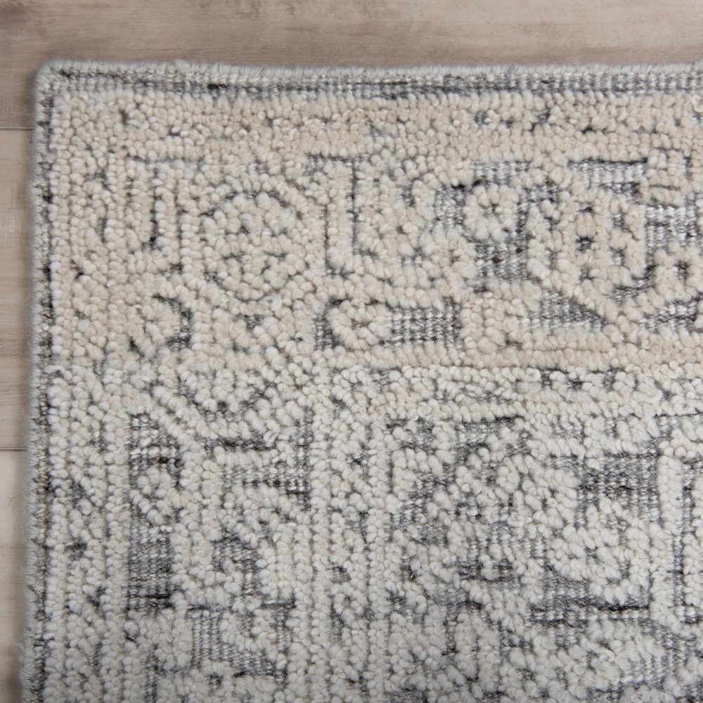 6' x 9' Cut Pile Hand Knotted Rug. Picture 2
