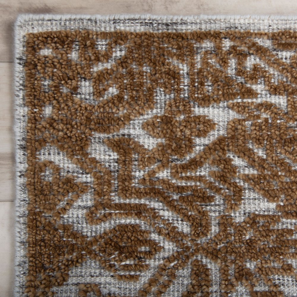 6' x 9' Cut Pile Hand Knotted Rug. Picture 2