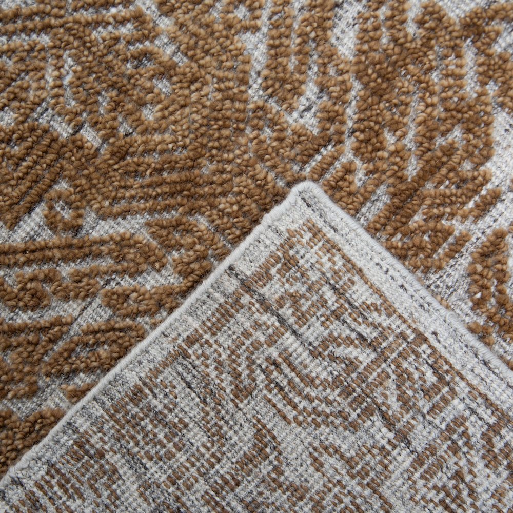 6' x 9' Cut Pile Hand Knotted Rug. Picture 6