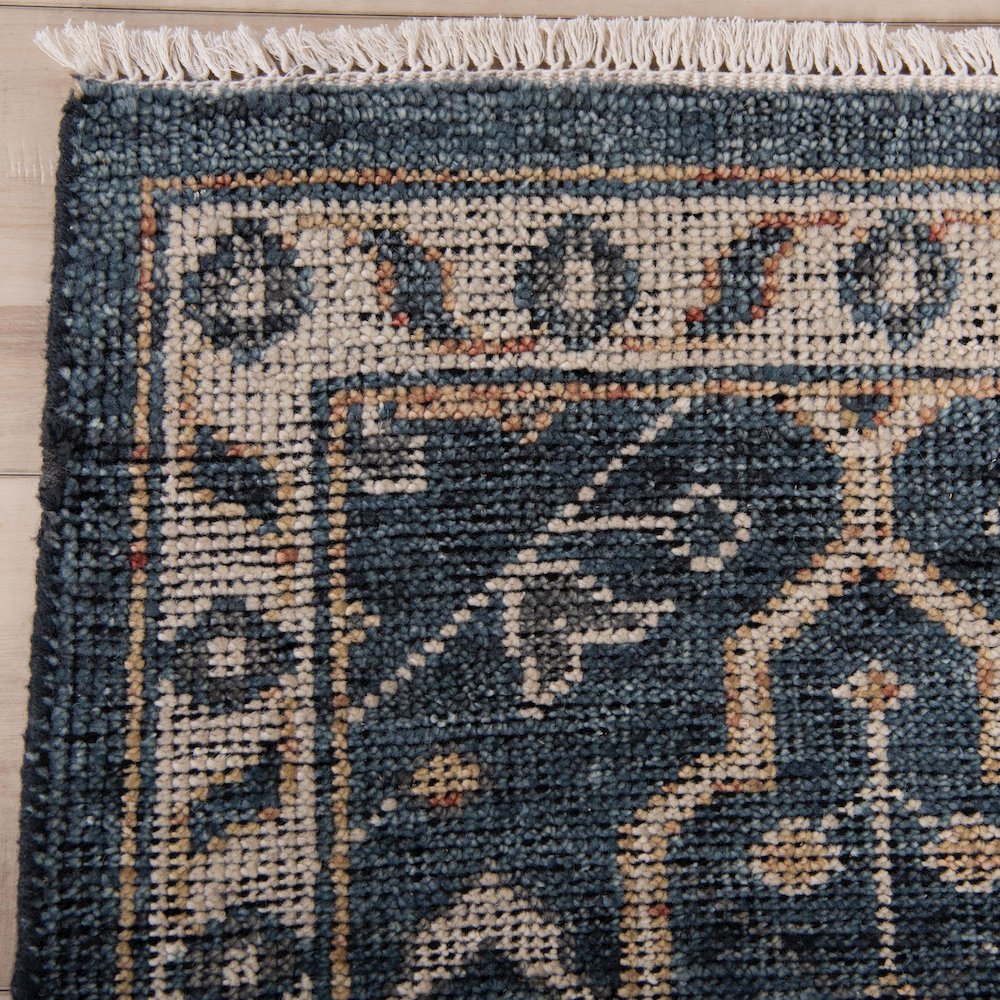 6' x 9' Cut Pile Hand Knotted Rug. Picture 2