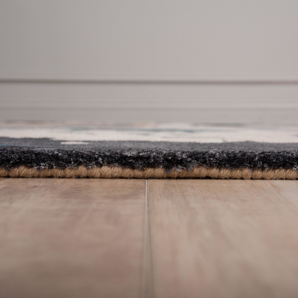 5' x 8' Cut Pile Hand Tufted Rug. Picture 4
