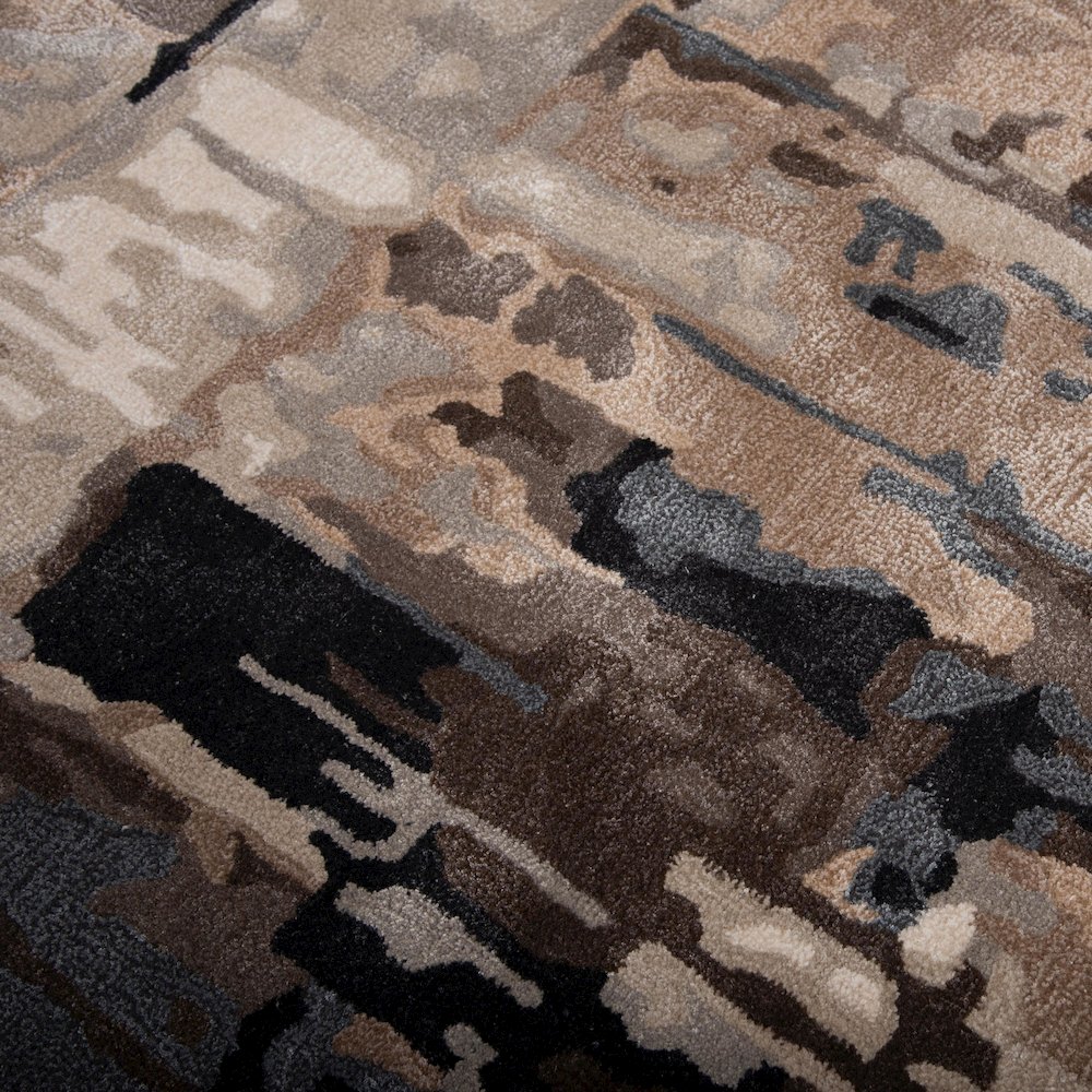 5' x 8' Cut Pile Hand Tufted Rug. Picture 3