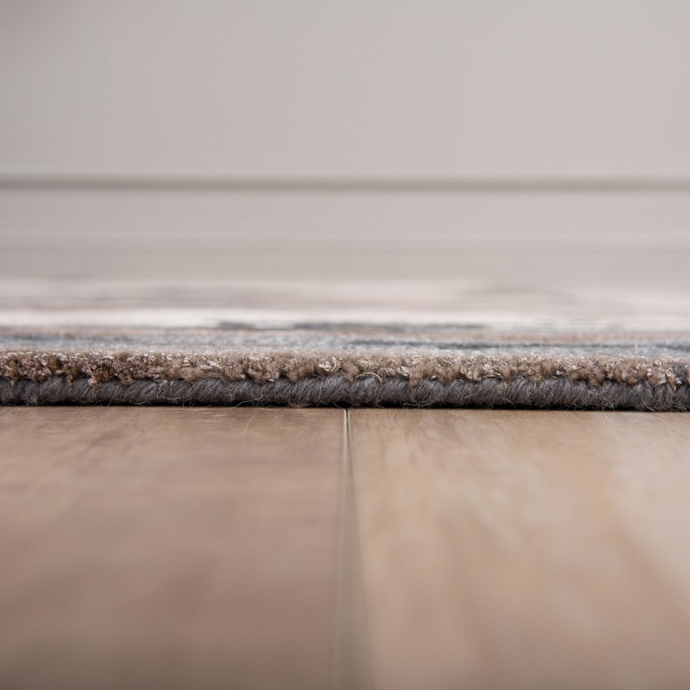 5' x 8' Cut Pile Hand Tufted Rug. Picture 4