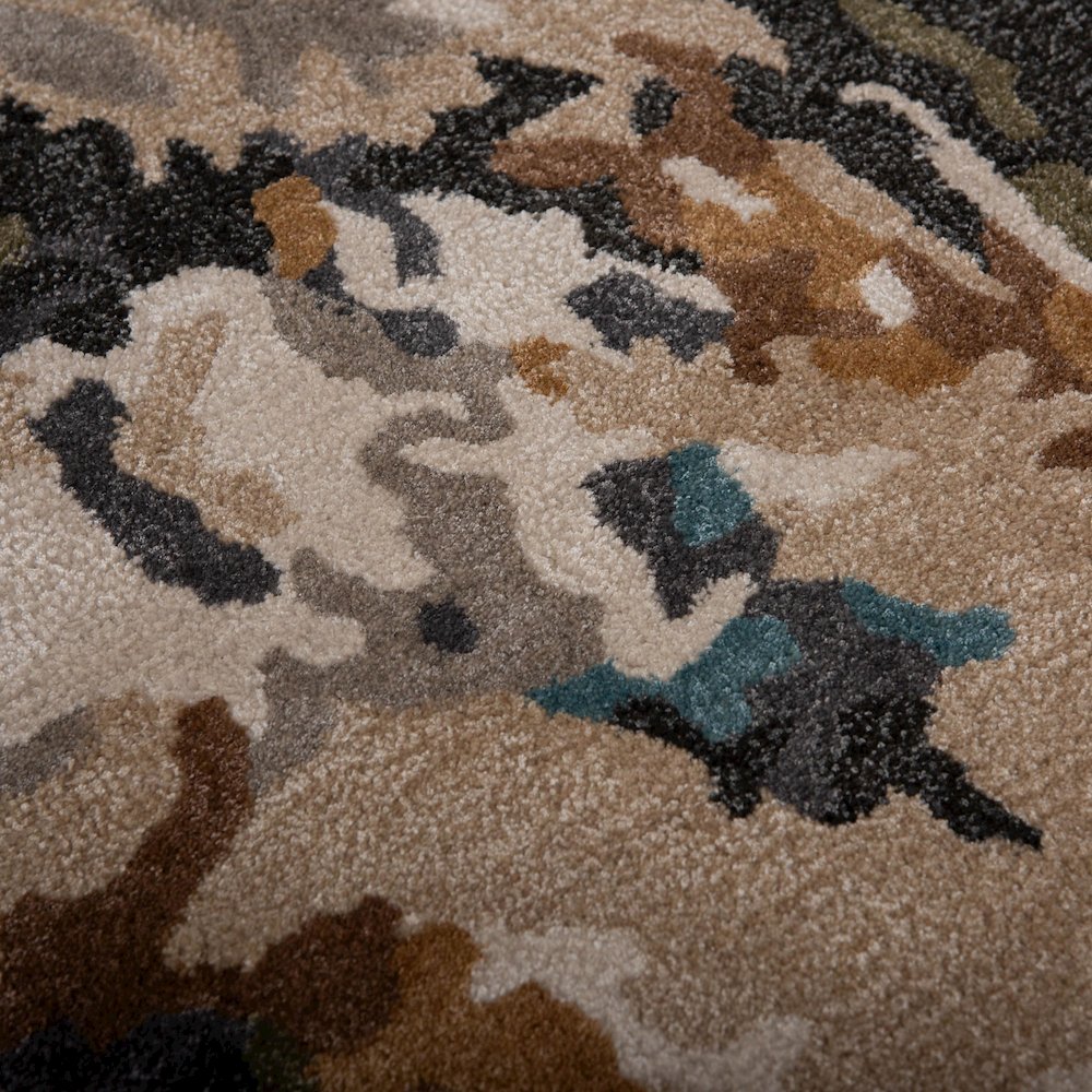 5' x 8' Cut Pile Hand Tufted Rug. Picture 3