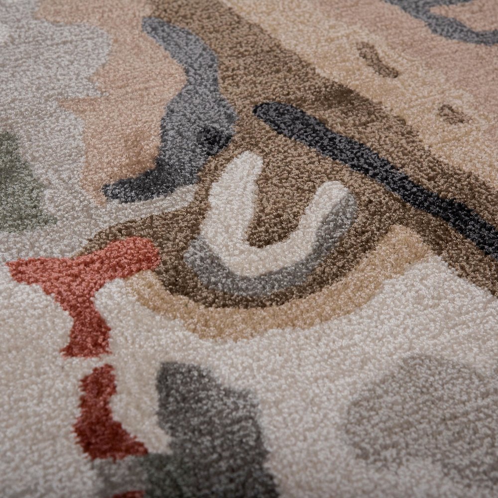 5' x 8' Cut Pile Hand Tufted Rug. Picture 3