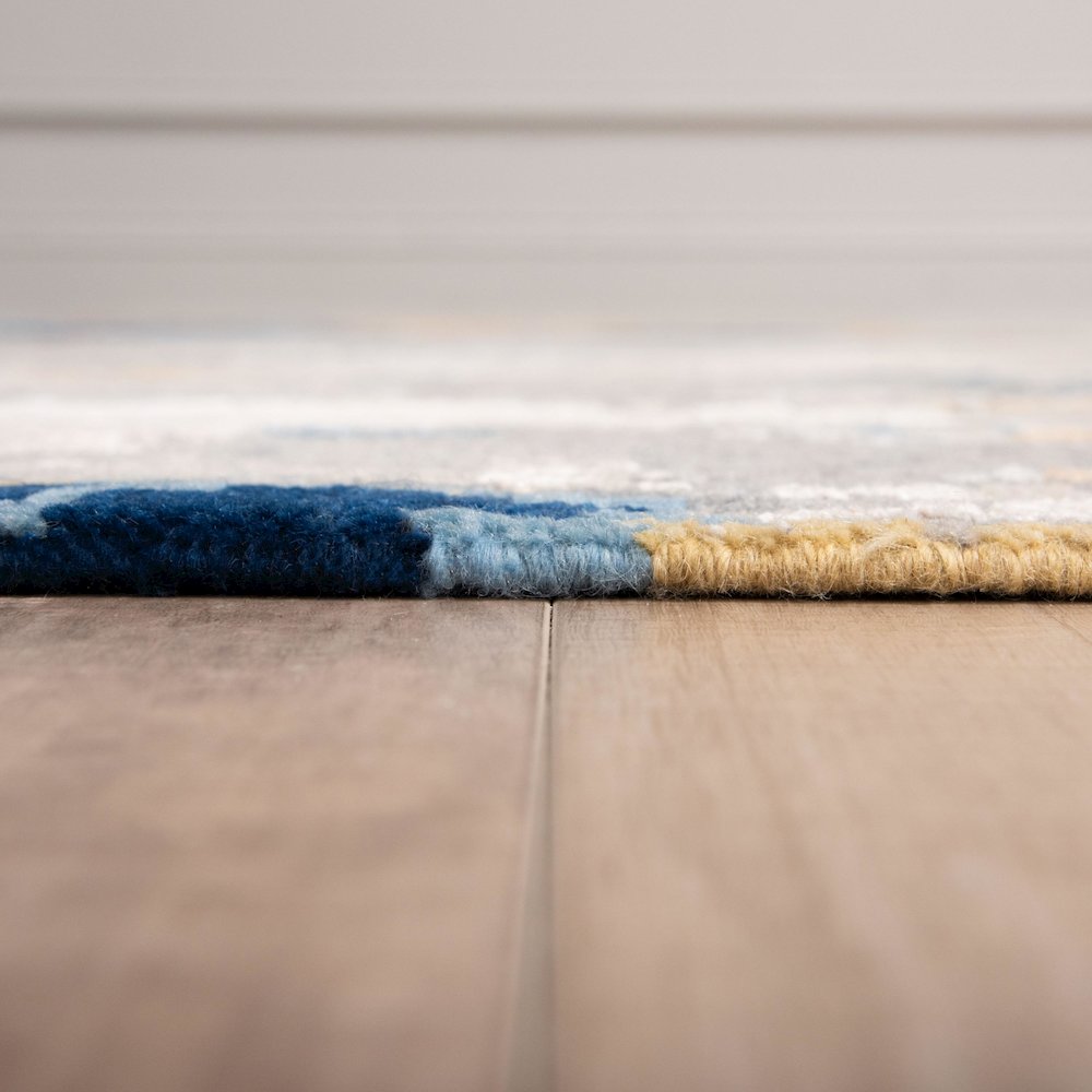 6' x 9' Cut Pile Hand Knotted Rug. Picture 4