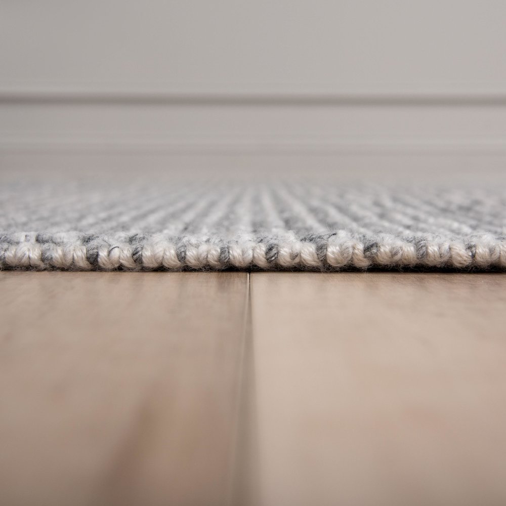 5' x 7'9" Loop Pile Hand Woven Rug. Picture 4