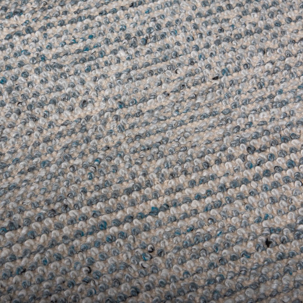 5' x 7'9" Loop Pile Hand Woven Rug. Picture 5