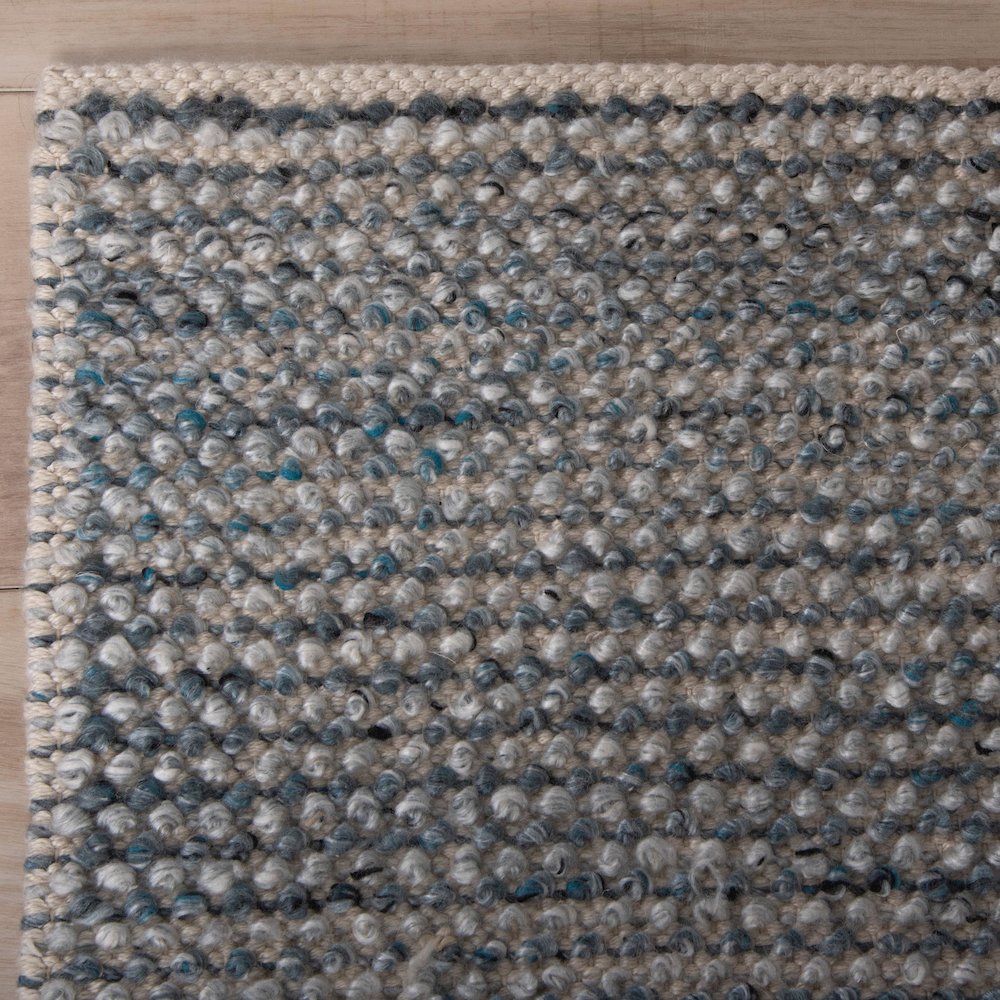 5' x 7'9" Loop Pile Hand Woven Rug. Picture 2