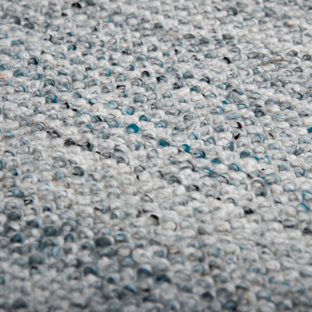 5' x 7'9" Loop Pile Hand Woven Rug. Picture 3