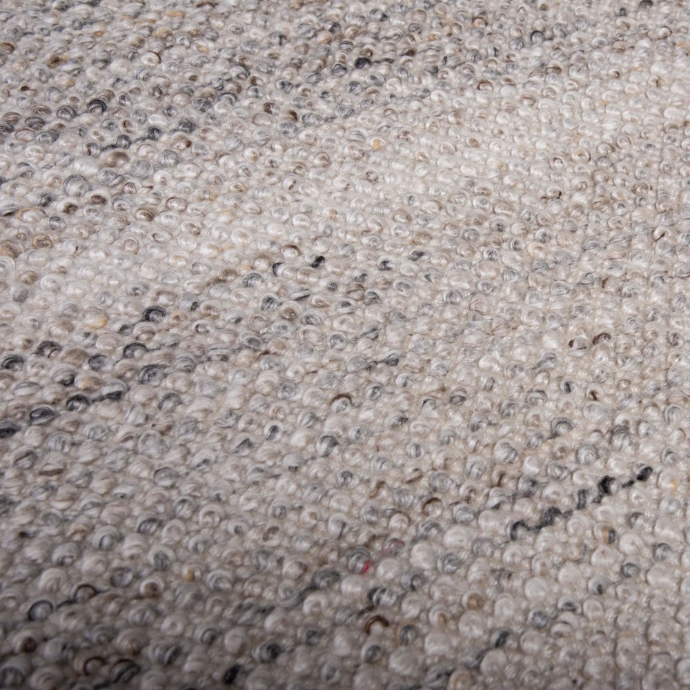 5' x 7'9" Loop Pile Hand Woven Rug. Picture 4