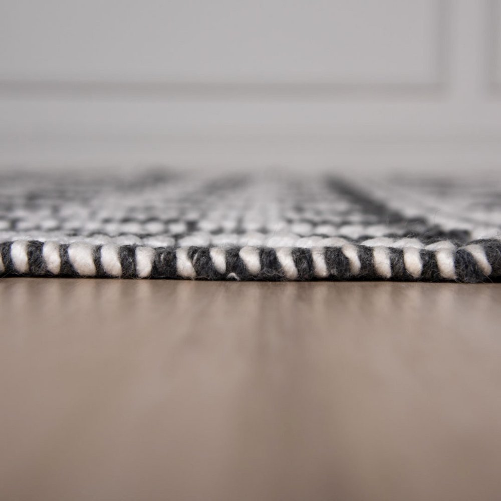 5' x 8' Hand-Woven Rectangle Rug. Picture 4