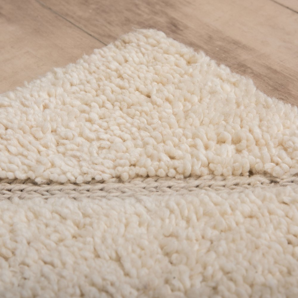 5' x 8' Hand-Tufted Rectangle Rug. Picture 6