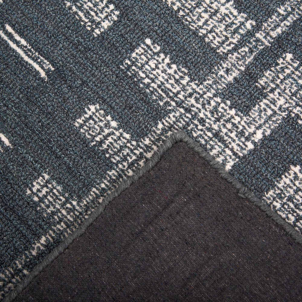 5' x 8' Hand-Tufted Rectangle Rug. Picture 2