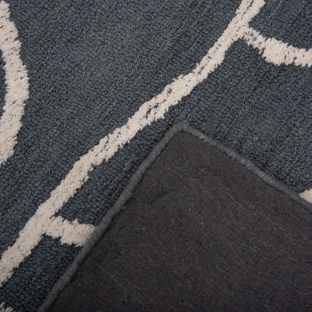 5' x 8' Hand-Tufted Rectangle Rug. Picture 2