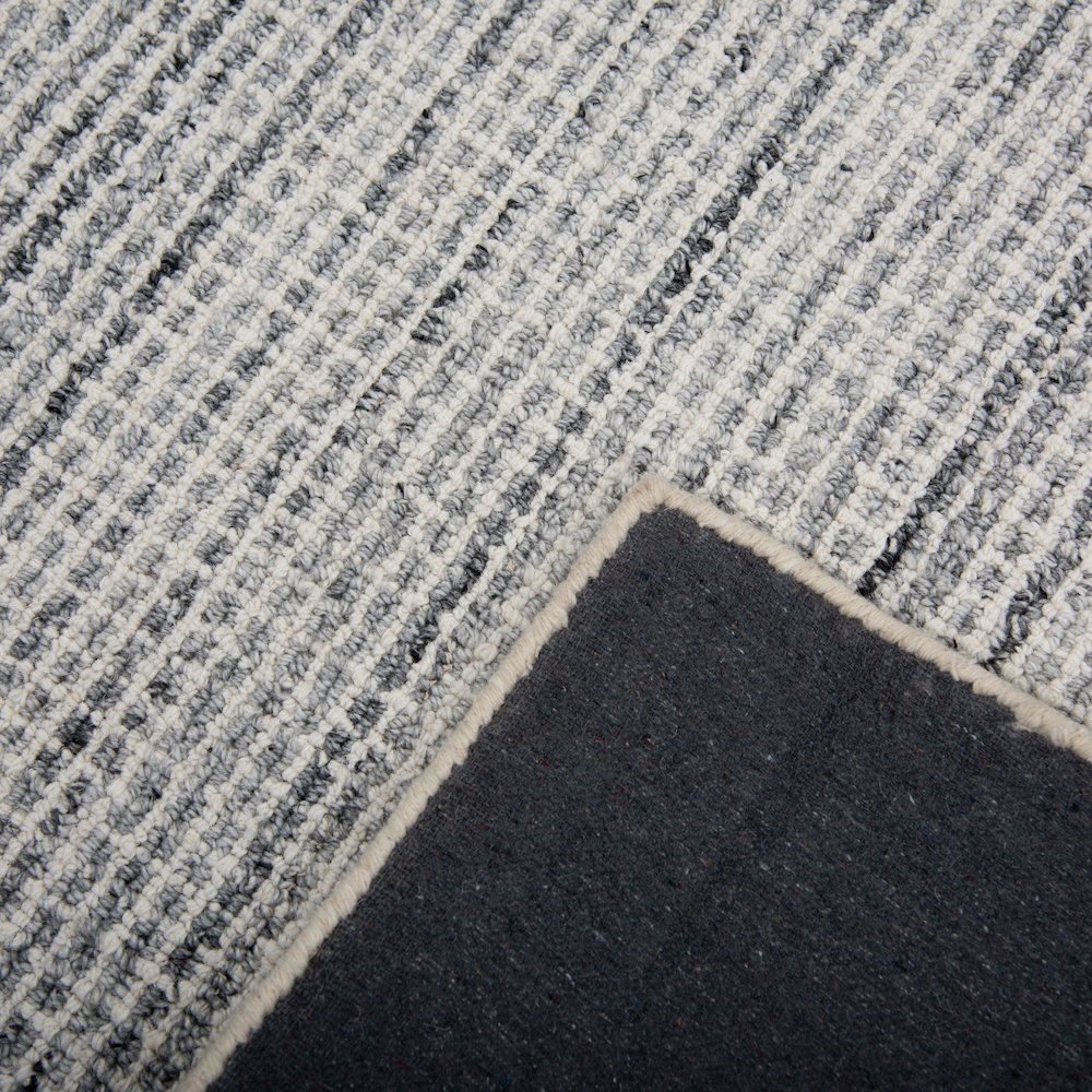 5' x 8' Hand-Tufted Rectangle Rug. Picture 2