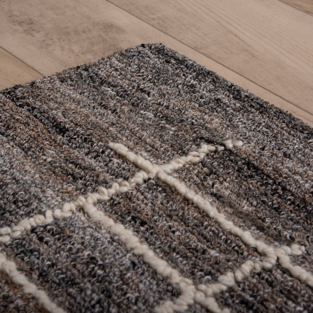 7'9" x 9'9" Loop Pile Hand Tufted Rug. Picture 6