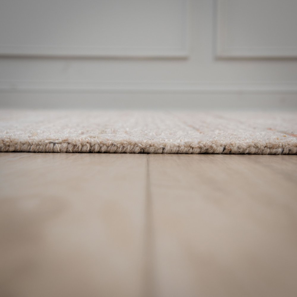 8' x 10' Cut & Loop Pile Hand Tufted Rug. Picture 4