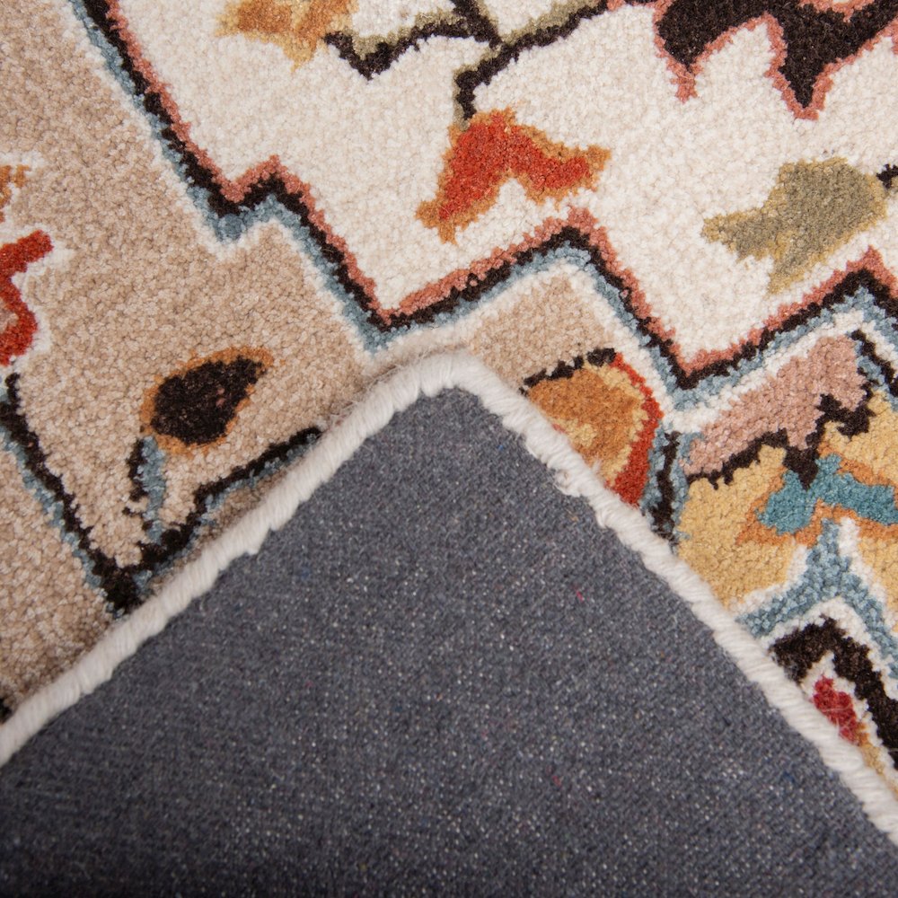 7'9" x 9'9" Cut Pile Hand Tufted Rug. Picture 5