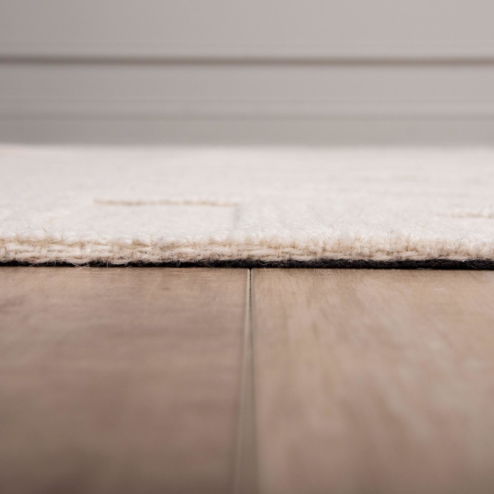 8' x 10' Hand-Tufted Rectangle Rug. Picture 4