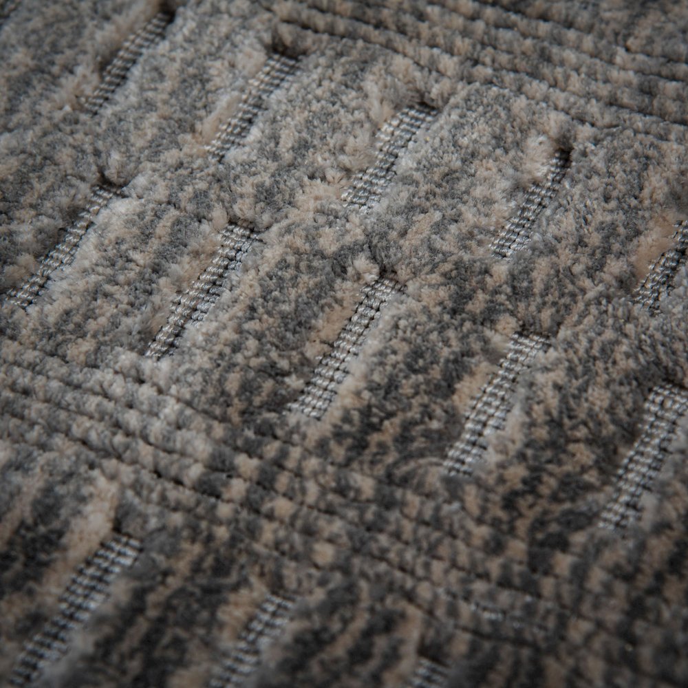 8' x 10' Cut High Low Pile Hand Loomed Rug. Picture 3