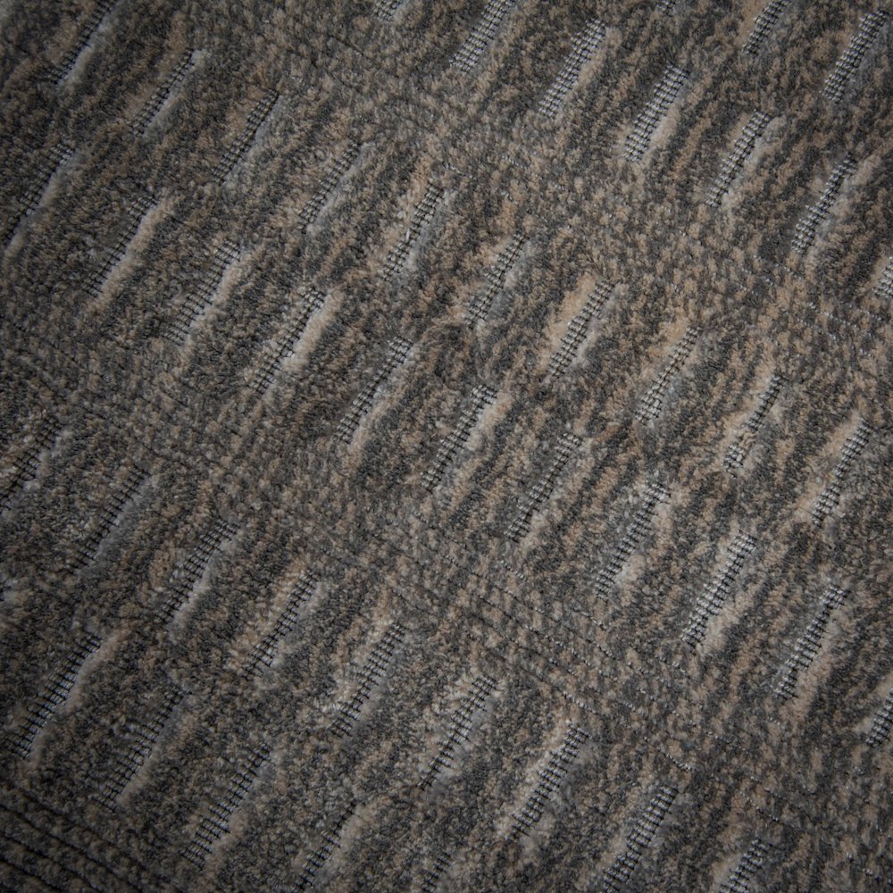 8' x 10' Cut High Low Pile Hand Loomed Rug. Picture 5
