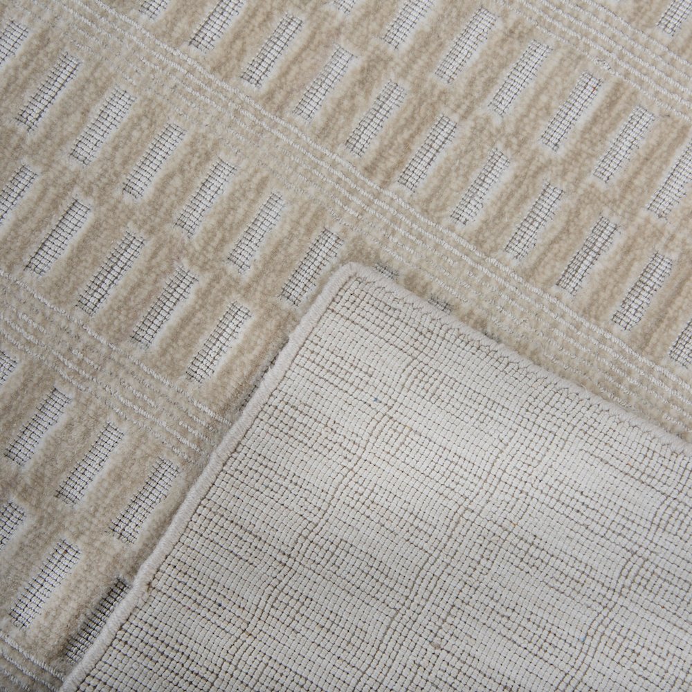 8' x 10' Cut High Low Pile Hand Loomed Rug. Picture 7