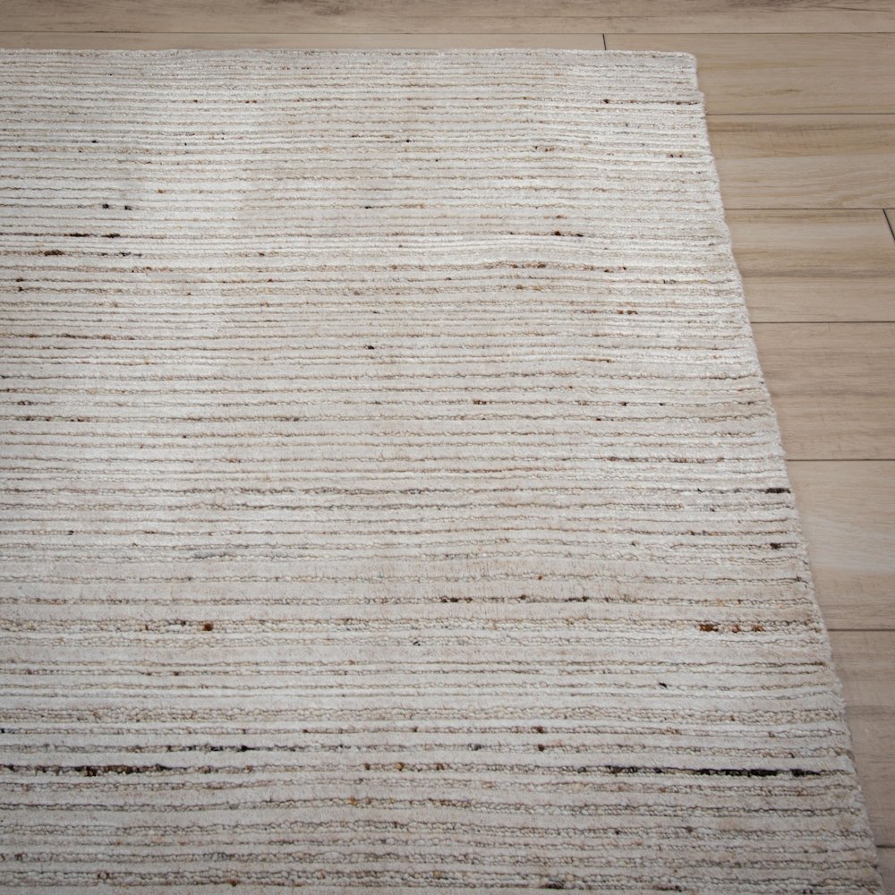 7'6" x 9'6" Cut High Low Pile Hand Loomed Rug. Picture 8