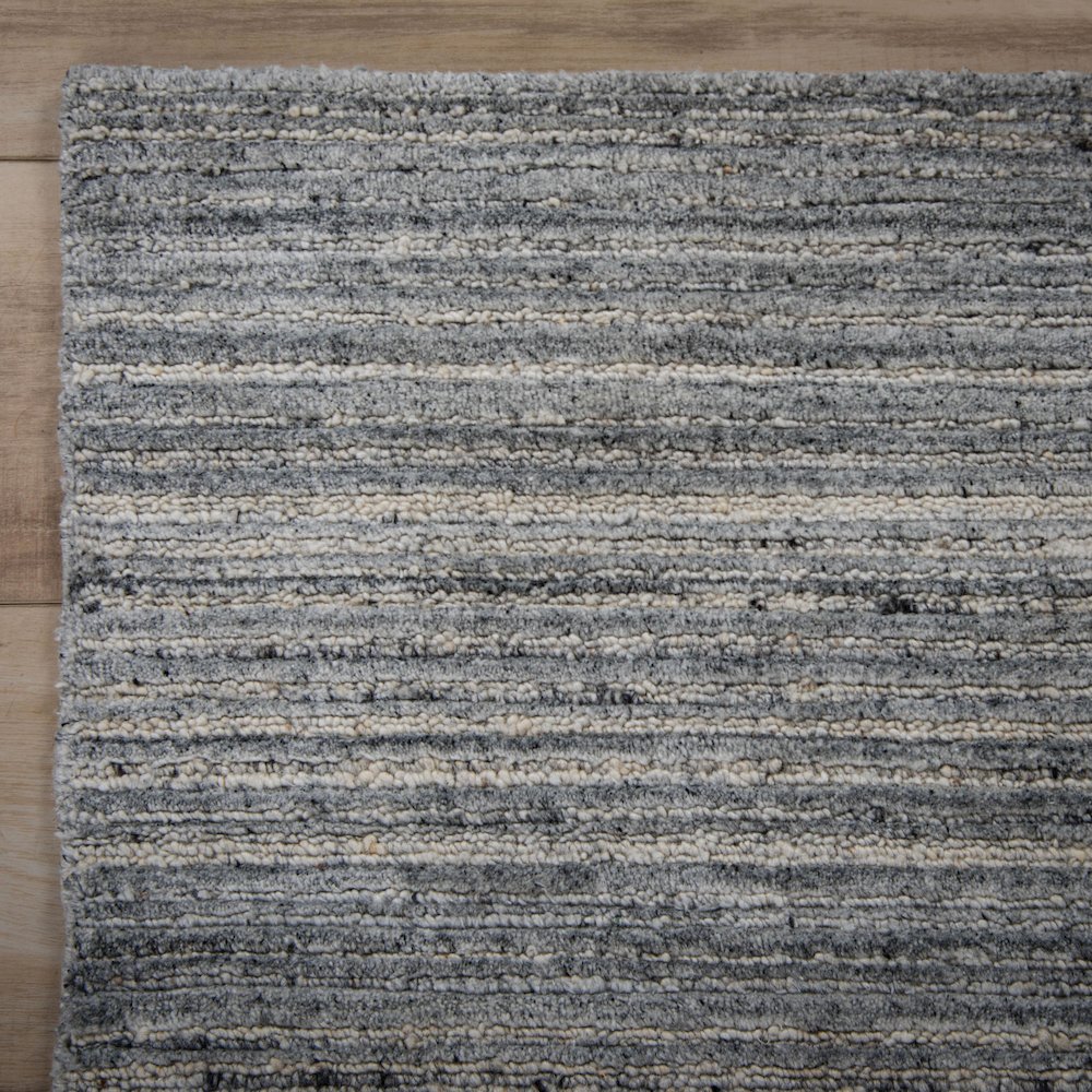 7'6" x 9'6" Cut High Low Pile Hand Loomed Rug. Picture 2