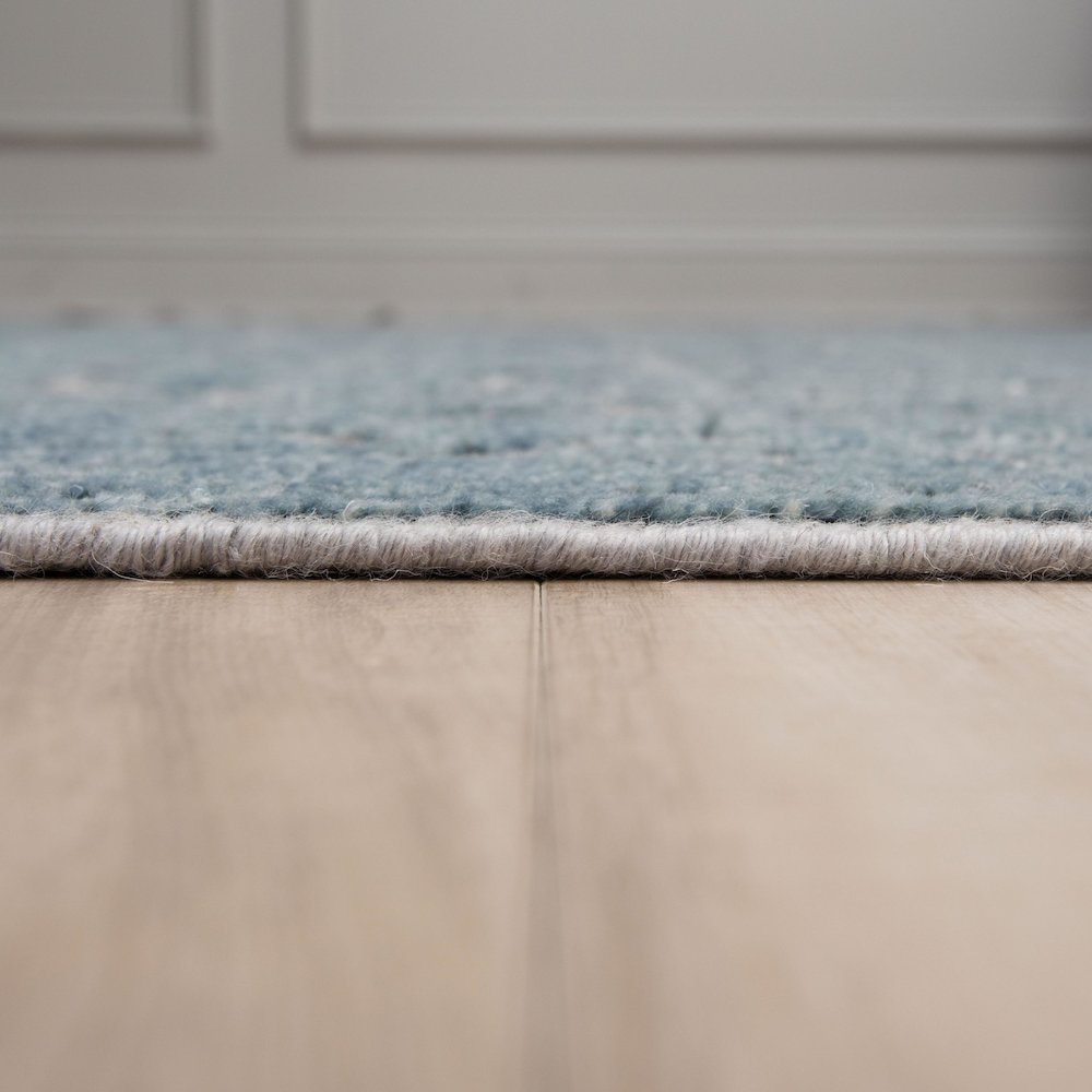 8' x 10' Cut Pile Hand Knotted Rug. Picture 4