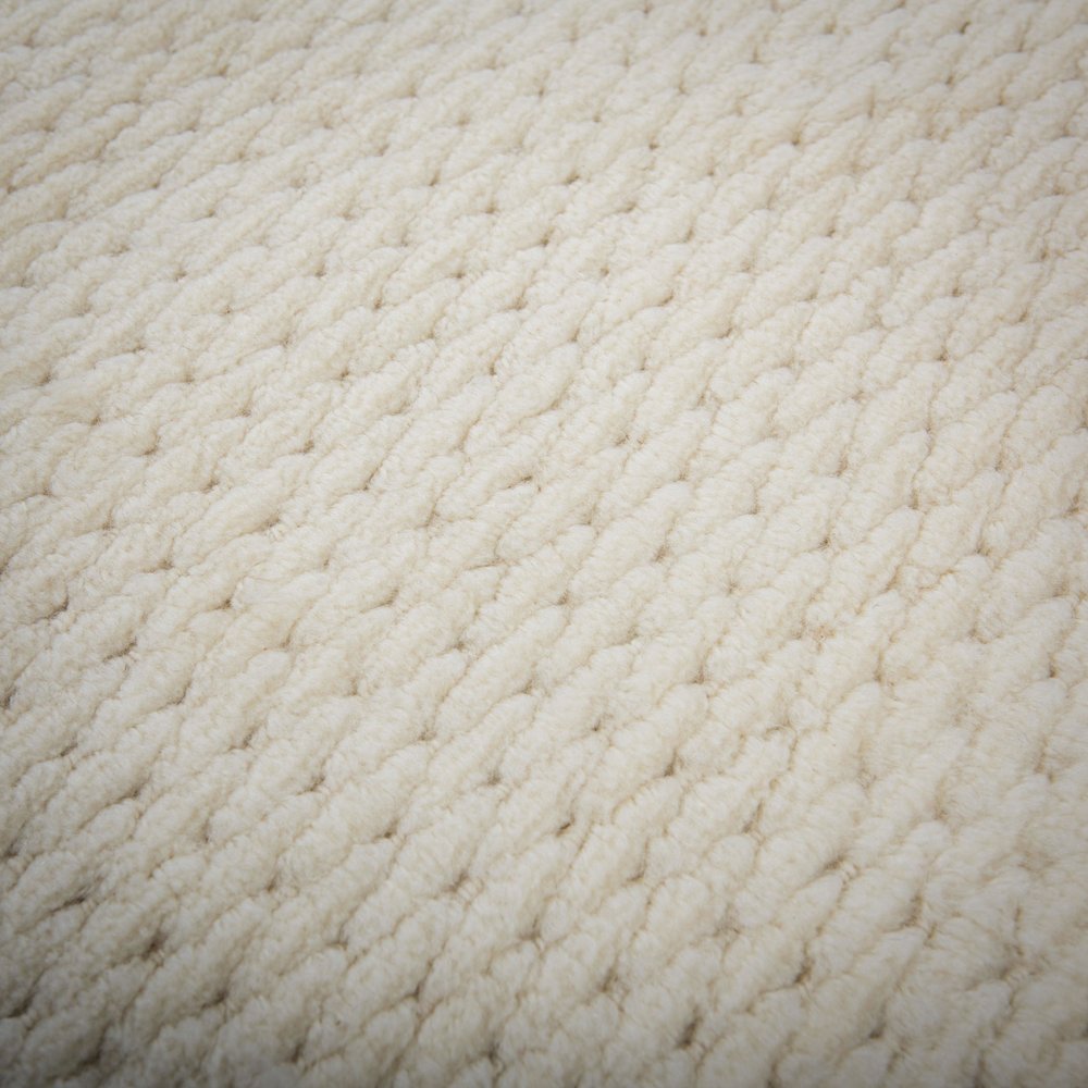 8' x 10' Cut Pile Hand Loomed Rug. Picture 3