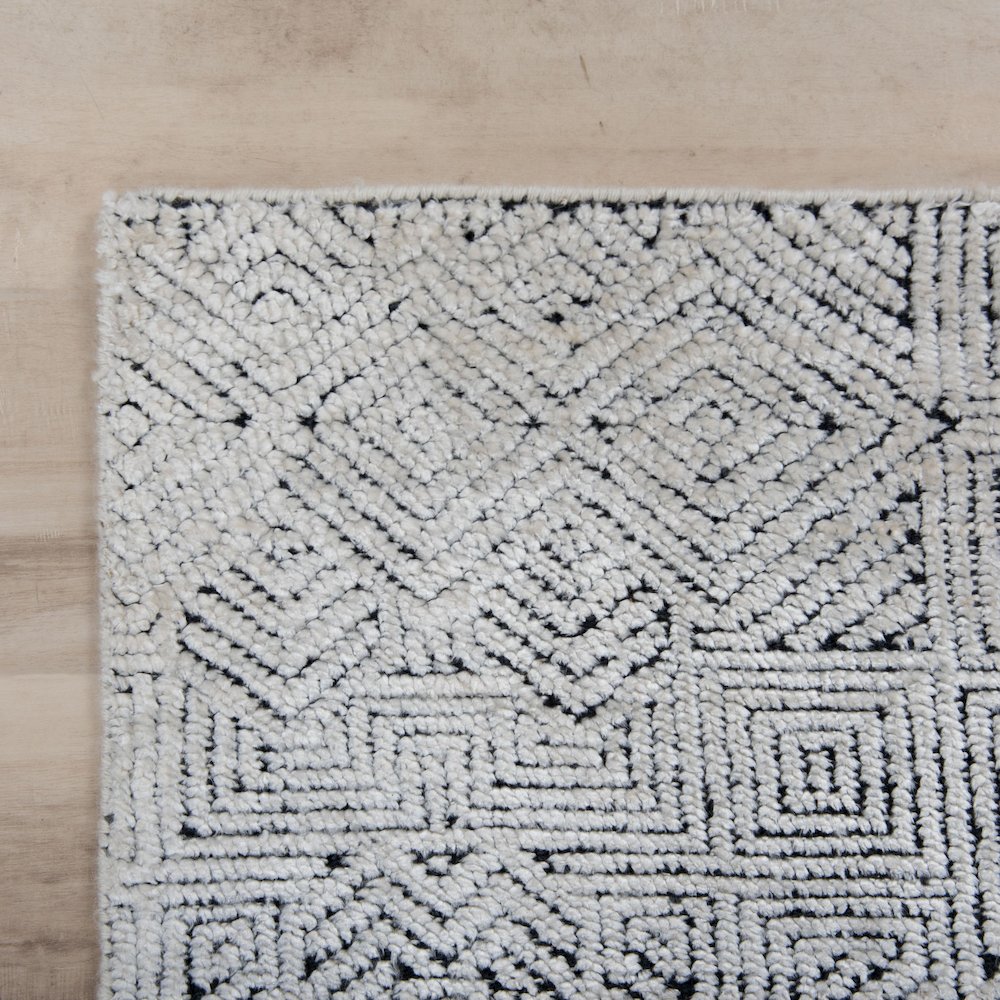 8' x 10' Cut Pile Hand Knotted Rug. Picture 2