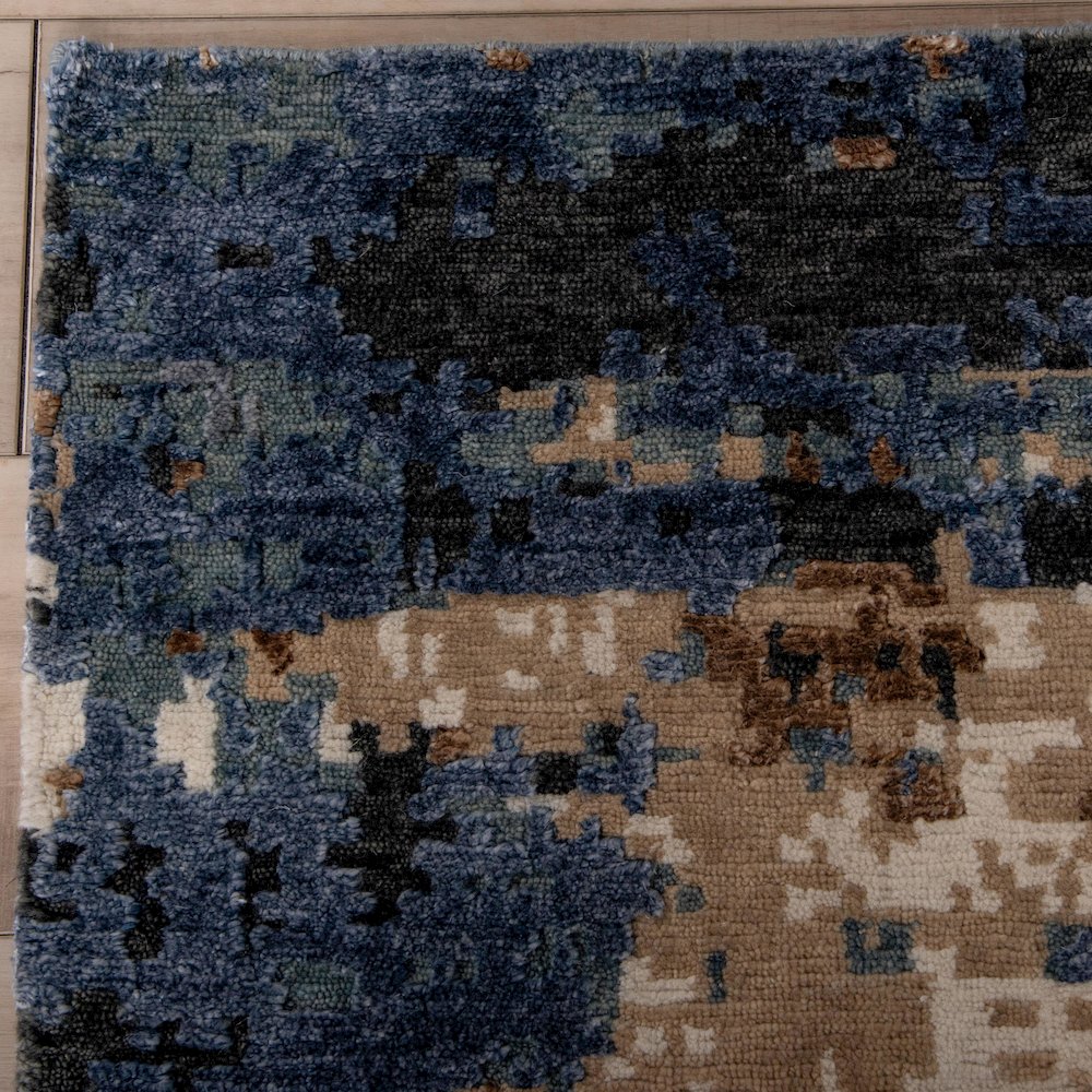 8' x 10' Cut Pile Hand Knotted Rug. Picture 2